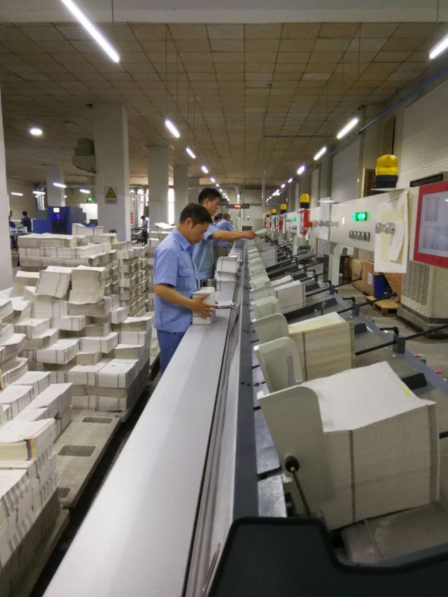 河南新华印刷集团装订车间剑桥-12000试机成功
